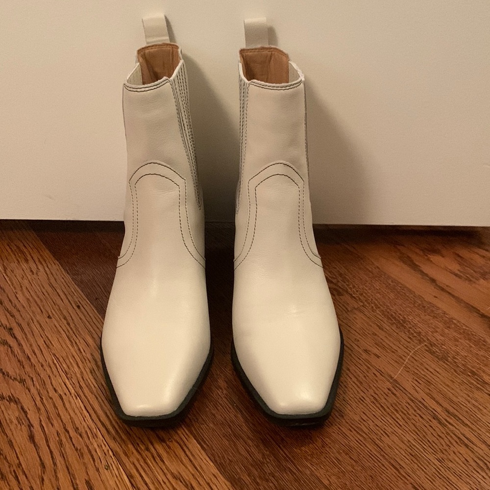 Like new western style booties